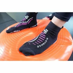R-EVENGE Gymsokken Wellness Voor Volwassenen Fitness Antislip Zwart Fuchsia 9 R-EVENGE Gymsokken Wellness Voor Volwassenen Fitness Antislip Zwart Fuchsia -SOLOGNAC shop gymsokken wellness voor volwassenen fitness antislip zwart fuchsia 4