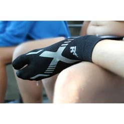 R-EVENGE Zwemsokken 1 Vinger Voor Volwassenen Zwembad Zwart Zilver -SOLOGNAC shop zwemsokken 1 vinger voor volwassenen zwembad zwart zilver 4